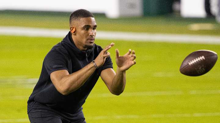 Jalen Hurts Replaces Carson Wentz, Throws First Career Touchdown Pass