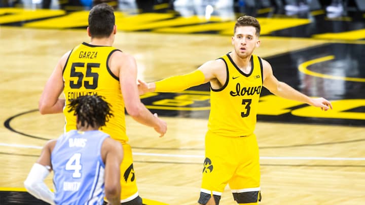 Jordan Bohannon Leads Four Players in Double Figures in No. 3 Iowa's Win Over No. 16 North Carolina