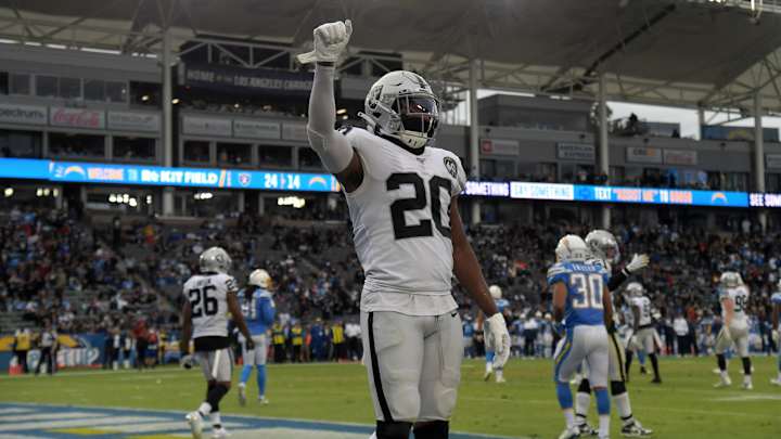 Raiders Sign Defensive Back Daryl Worley for Stretch Run