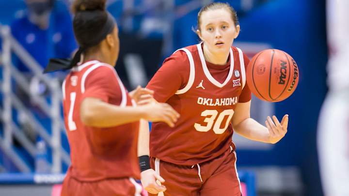 Oklahoma's Taylor Robertson Ties NCAA Career 3-Point Record in Loss at Texas
