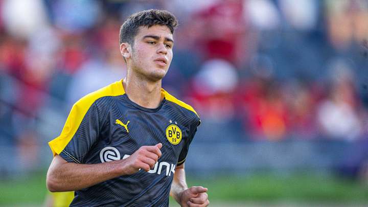USMNT Star Gio Reyna Scores Stunner Against Stuttgart