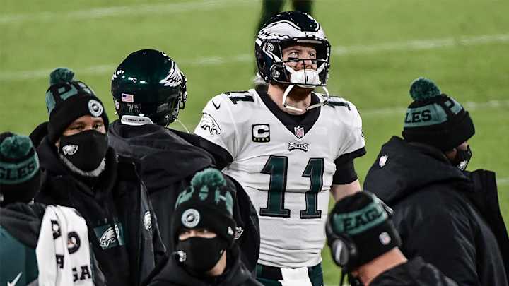 NFL Rumors: Eagles Still Believe in Carson Wentz Despite Benching