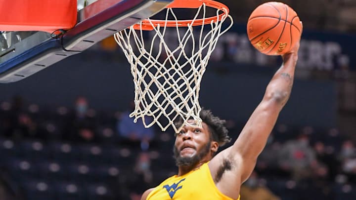 No. 8 West Virginia Survives Big 12 Opener vs Iowa State