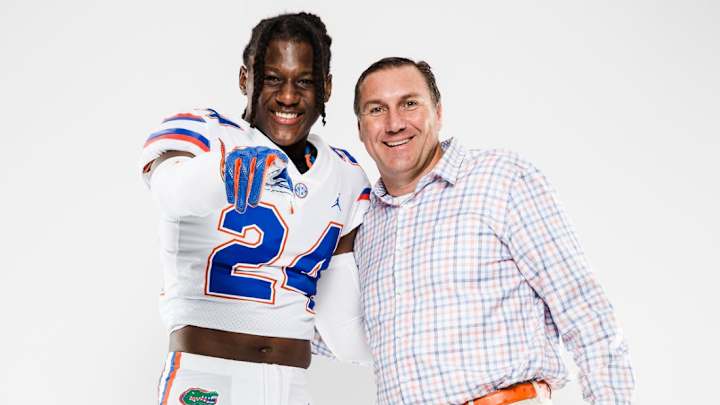 Linebacker Chief Borders Signs With the Florida Gators