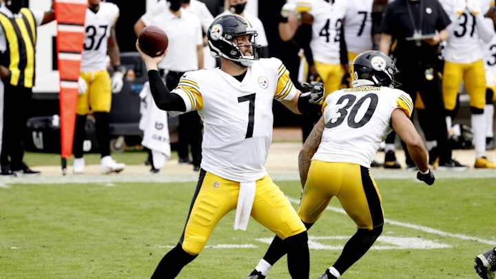 Steelers' Ben Roethlisberger Shuts Down Reports of 'Significant' Knee Injuries