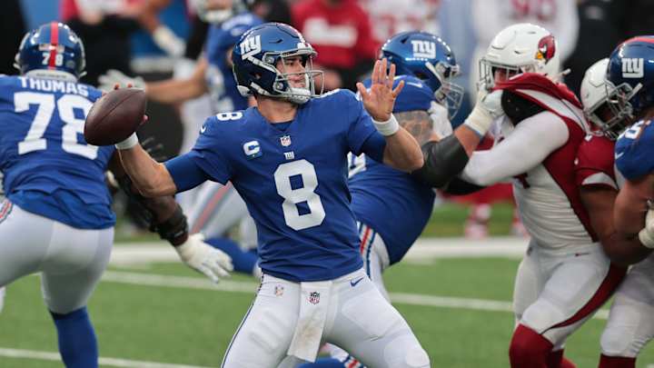 Daniel Jones Has Lower Leg Injury, Status For Sunday Unclear