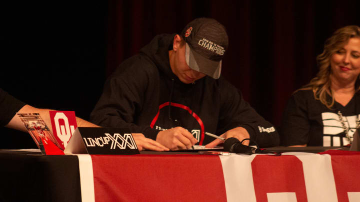 Report: NCAA Early Signing Period Moving Ahead of Transfer Portal Window