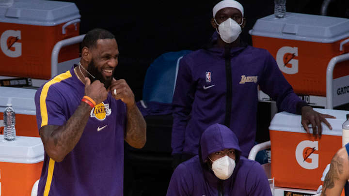 LeBron James scores 11 points in preseason debut; Lakers defeat Suns LeBron James scores 11 points in preseason debut; Lakers defeat Suns