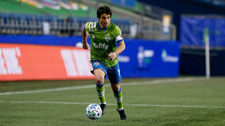 Sounders Sign Lodeiro to Long-Term Extension, Eye Manager Schmetzer Next