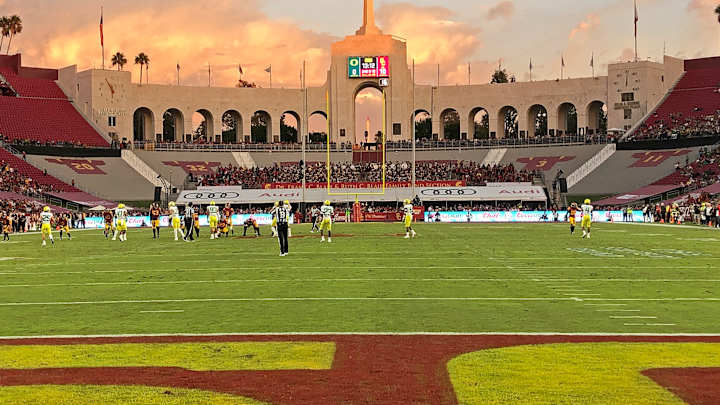 LOOK: 2021 WR Michael Jackson III Officially Moves in at USC LOOK: 2021 WR Michael Jackson III Officially Moves in at USC