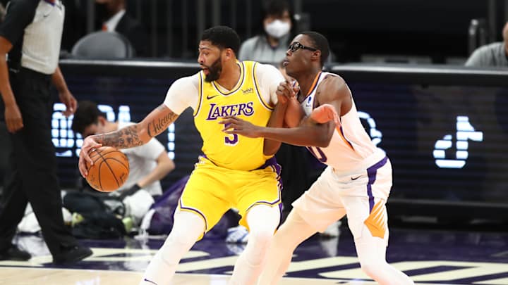Lakers earn comeback win over Suns, finish 4-0 in preseason Lakers earn comeback win over Suns, finish 4-0 in preseason