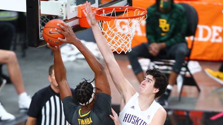 UW's Sorn, Loyola Player Share Distinction as Nation's Tallest