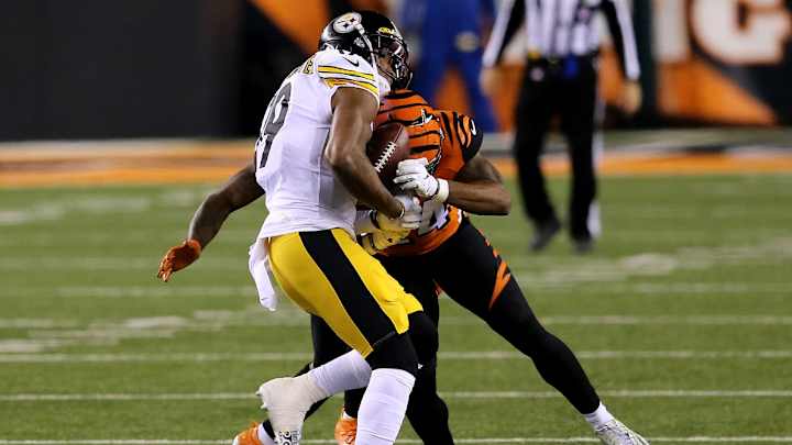 The Internet Rips JuJu Smith-Schuster After Pregame Logo Dance Goes Bad in Bengals' Win Over Steelers The Internet Rips JuJu Smith-Schuster After Pregame Logo Dance Goes Bad in Bengals' Win Over Steelers