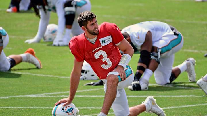 49ers Sign Josh Rosen