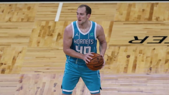 Hornets Center Cody Zeller Fractures Left Hand