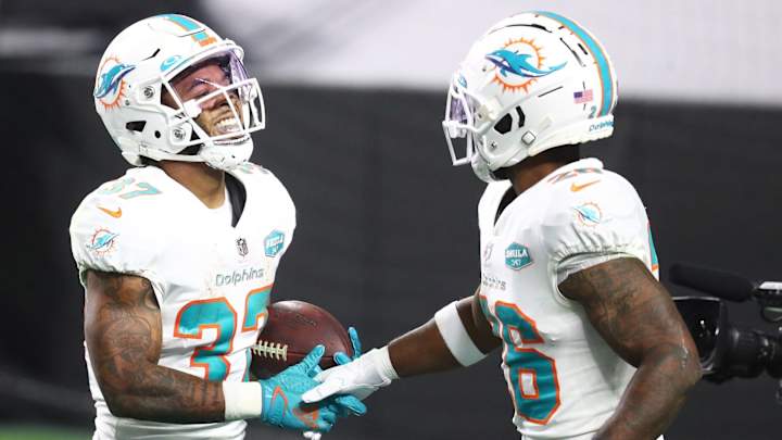 Ex-Huskies Gaskin, Ahmed Share in Miami's Wild Win over Raiders