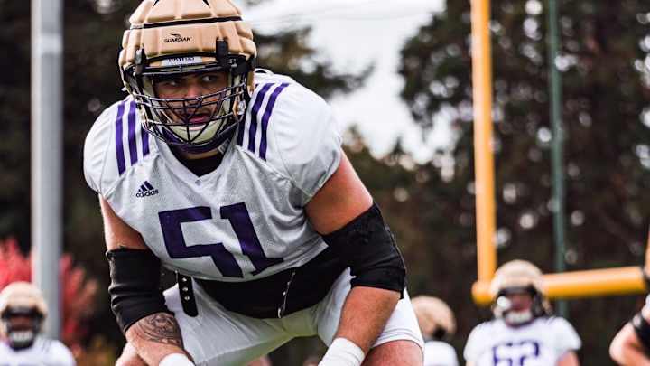 Kirkland Announces His Return, Keeping Huge Husky Line Intact