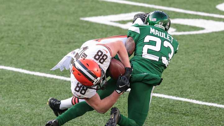 Cleveland Browns Place Andrew Sendejo and Harrison Bryant On Reserve/COVID-19 List