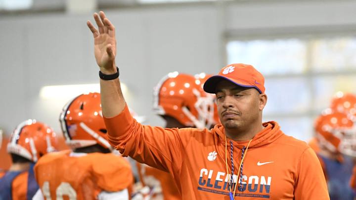 Clemson Offensive Coordinator Tony Elliott Will Not Coach in Sugar Bowl Due to COVID-19 Protocols