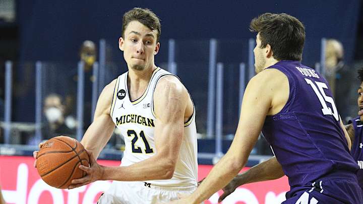 Michigan Surges Into Top 10 of Men's AP Top 25 Poll Michigan Surges Into Top 10 of Men's AP Top 25 Poll