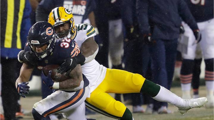Barnes Rises to Become Packers’ Man in Middle