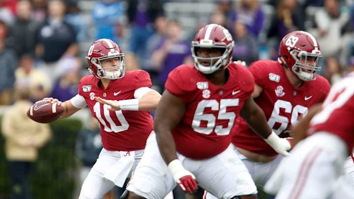 Alabama Offensive Line Wins Joe Moore Award as Best in the Nation