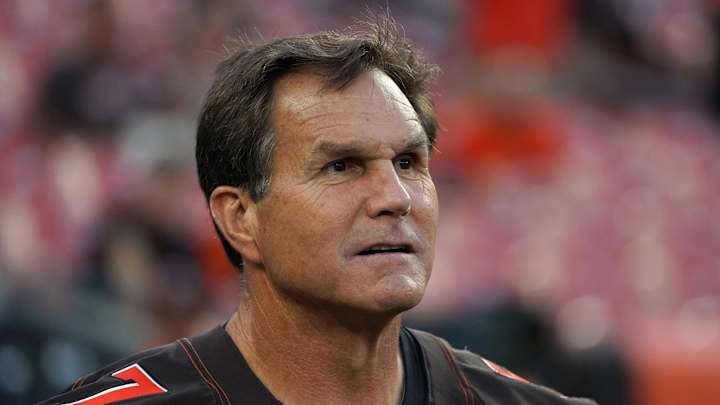 Clay Matthews Jr. Named Pro Football Hall of Fame Finalist Clay Matthews Jr. Named Pro Football Hall of Fame Finalist