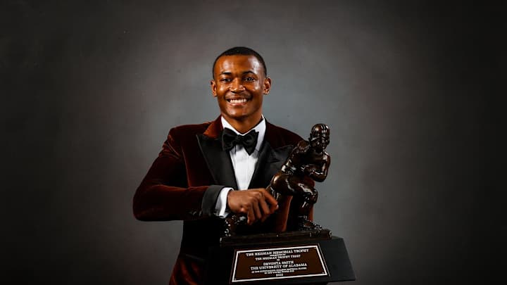 Alabama's DeVonta Smith Not Only First-Class Player, But First-Rate Teammate As Well Alabama's DeVonta Smith Not Only First-Class Player, But First-Rate Teammate As Well