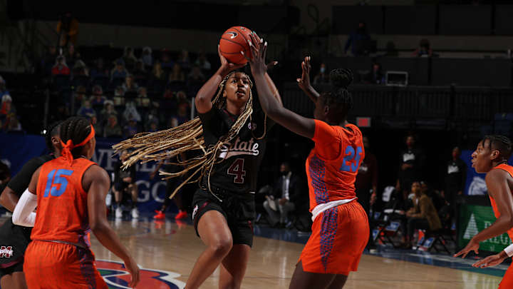 Carter comes up big as Bulldogs top Gators