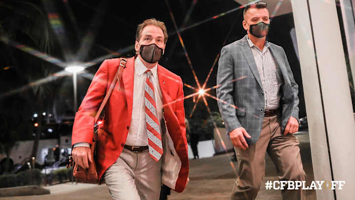 Alabama Football Arrives In Miami Ahead Of National Title Clash With Ohio State Alabama Football Arrives In Miami Ahead Of National Title Clash With Ohio State