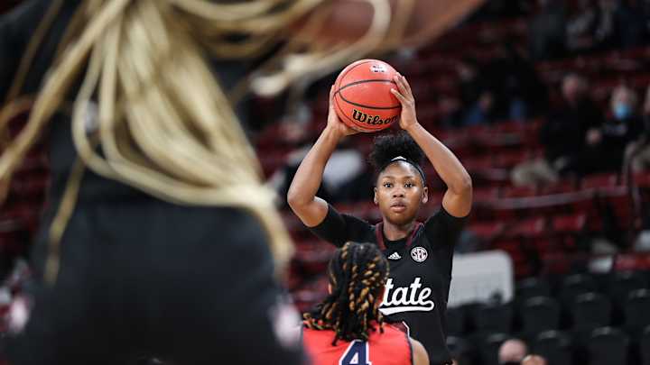 Bulldogs win 14th straight over Rebels in hard-fought affair