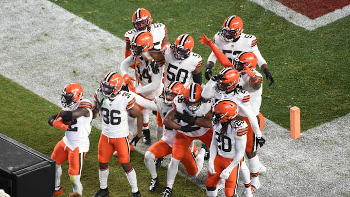 Watch: Browns Force Three Turnovers, Lead Steelers 28-0 After First Quarter