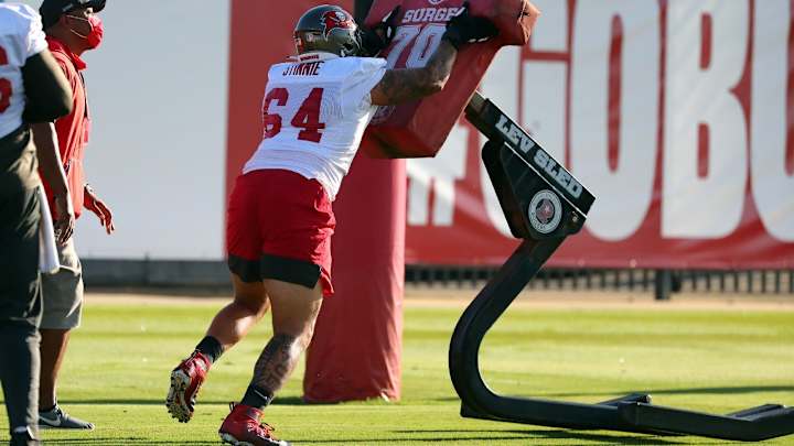 Buccaneers Have 'Utmost Confidence' in Guard Aaron Stinnie Buccaneers Have 'Utmost Confidence' in Guard Aaron Stinnie