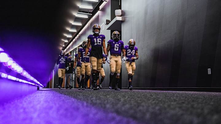 Heavy on Starters, Huskies Appear in First 2021 Top 25 football ranking