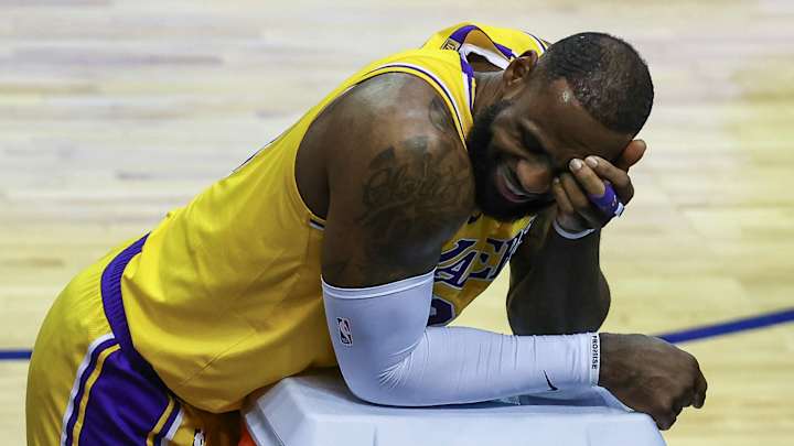 LeBron James Buries Audacious No-Look Three to Win Bet With Dennis Schröder