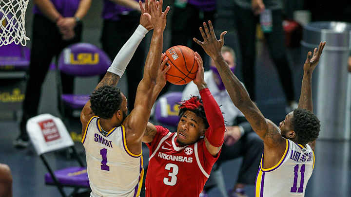LSU Basketball Suffocates Arkansas on Both Ends of the Floor to Pick Up Dominant 92-76 Win