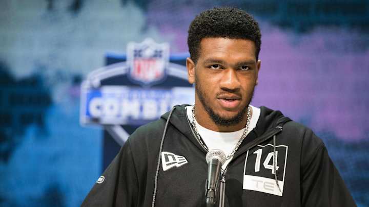 Tight End Becomes Latest to Agree to Futures Contract Tight End Becomes Latest to Agree to Futures Contract