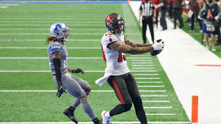 Buccaneers' WR Mike Evans 'Dodged a Bullet' when Hyperextending Knee Buccaneers' WR Mike Evans 'Dodged a Bullet' when Hyperextending Knee