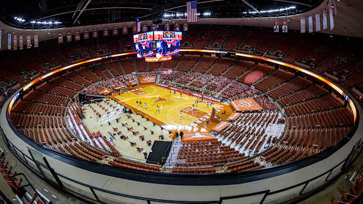 Shorthanded Longhorns Dominate K-State 82-67