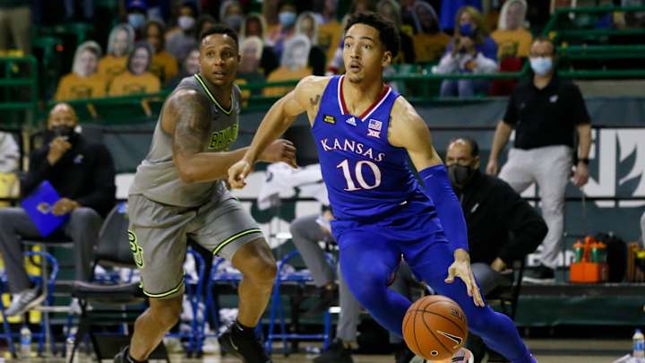 Baylor Bettors Suffer Bad Beat on Last-Second Kansas Basket