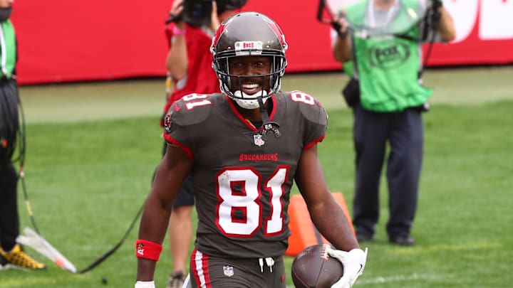 Report: Tampa Bay Buccaneers' WR Antonio Brown 'Day-to-Day' Following MRI
