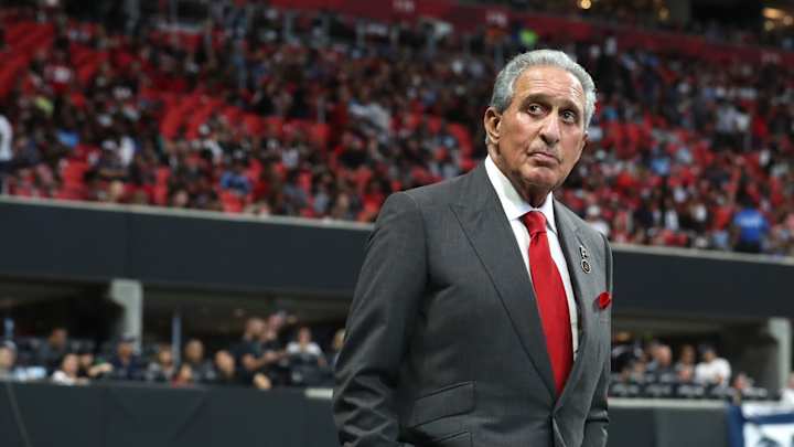 Falcons' Owner Impressed by Smith's Staying Power