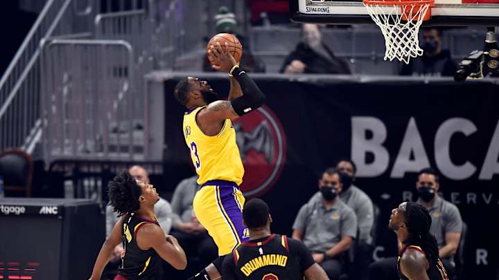 Happy homecoming for LeBron James, as Lakers outlast Cavs