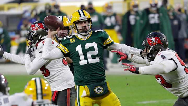 Aaron Rodgers Clarifies: He Expects to Stay in Green Bay