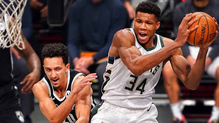 Giannis Antetokounmpo Needs to Commit to the Post