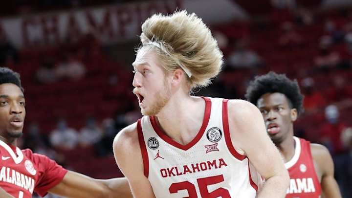 Former Sooner Brady Manek commits to North Carolina