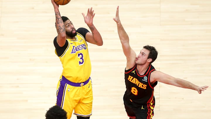 Anthony Davis powers Lakers over Hawks Anthony Davis powers Lakers over Hawks