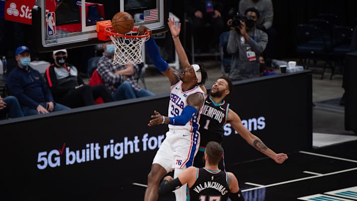 Sixers' Dwight Howard is Content With Staying Out of Starting Lineup