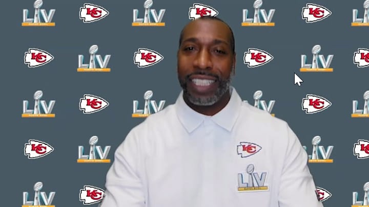 Chiefs D-backs Coach Sam Madison Has This Unique Advantage vs. Tom Brady