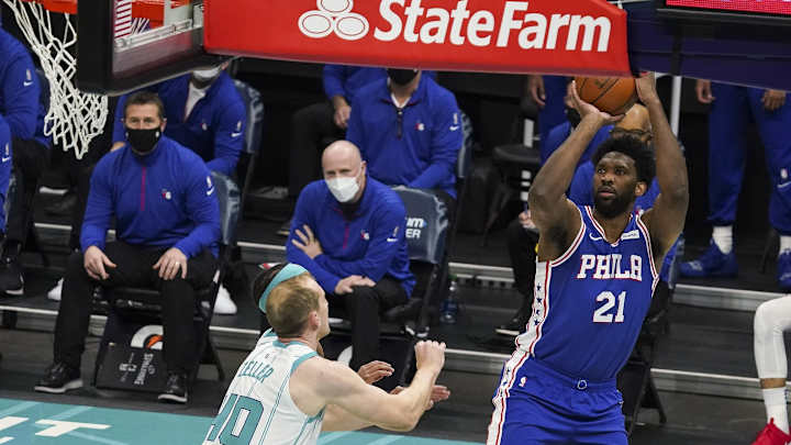 Sixers' Joel Embiid Leaves Blazers Matchup Early With Injury